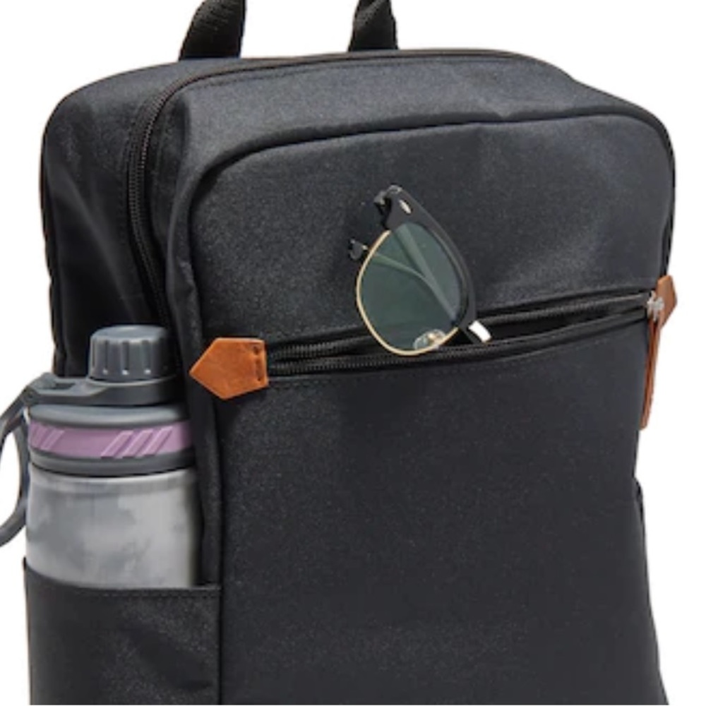 DSW black backpack 🎒 - Picture 5 of 13